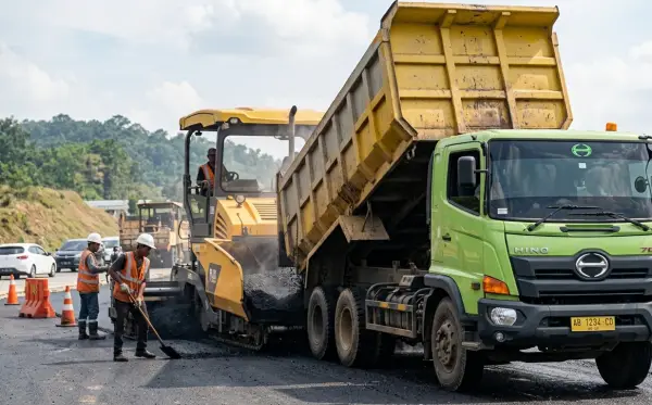 jasa pengaspalan subang menggunakan unit terbaru