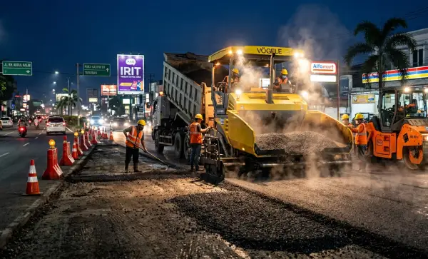 jasa pengaspalan majalengka sedang mengerjakan di malam hari